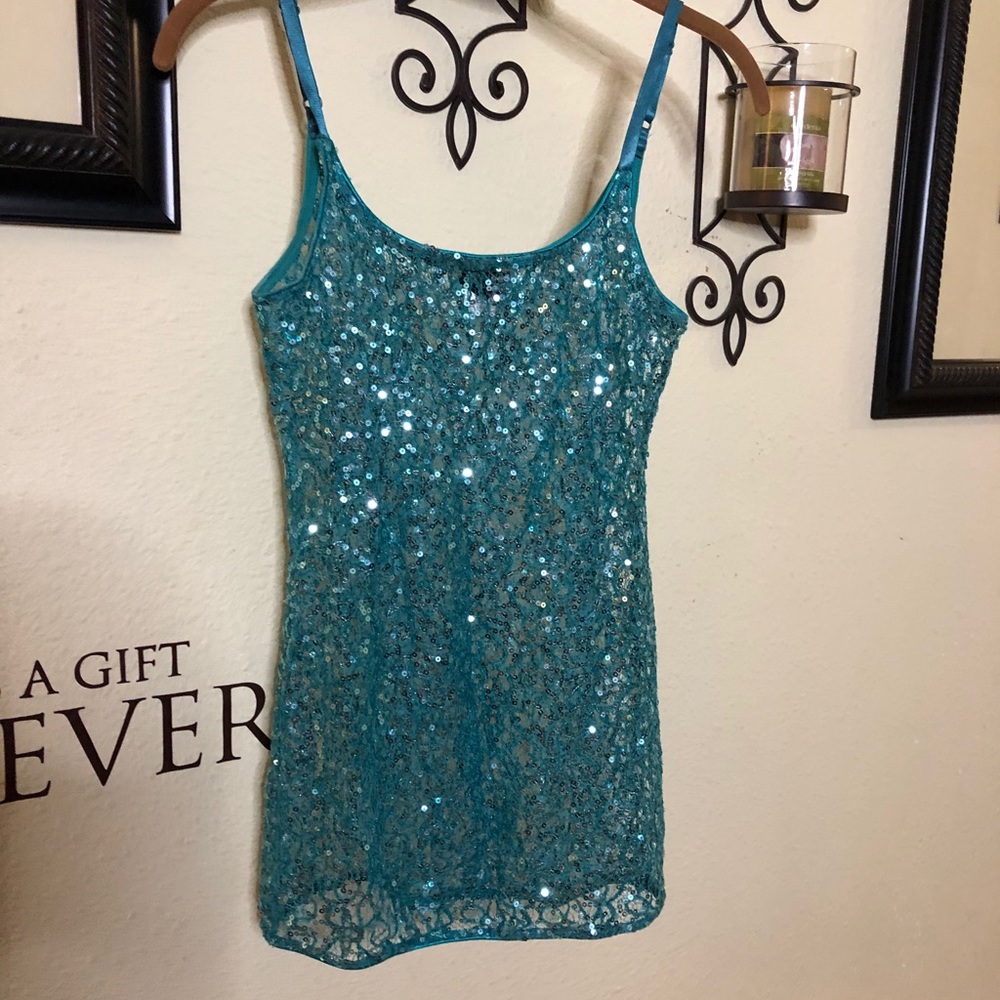💙💙SOLD DAYTRIP SEQUINS/LACE TOP - Picture 1 of 5